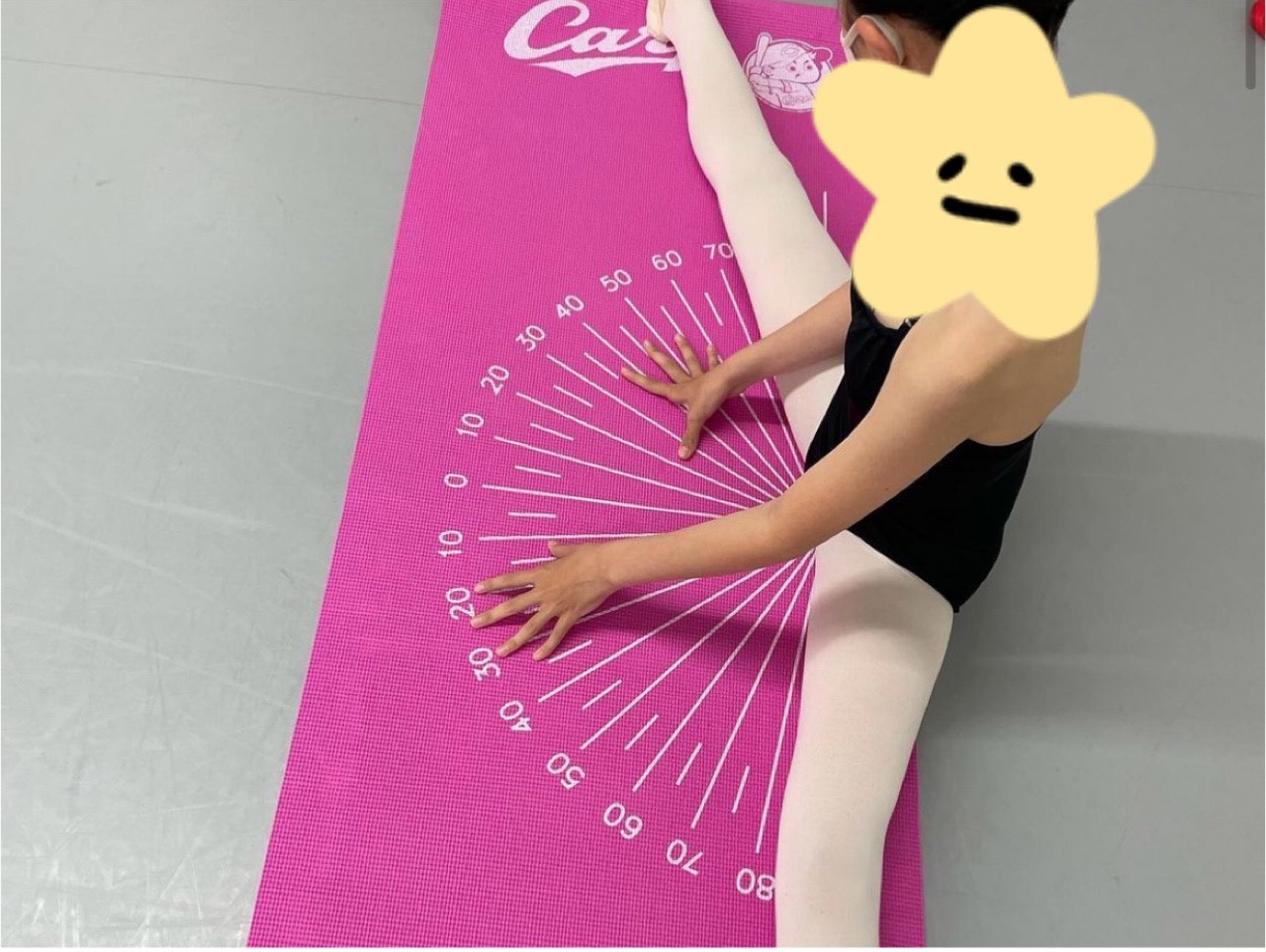 カープ角度付き開脚ヨガマットをバレエスタジオ ラ・モンテさんで使っていただきました。