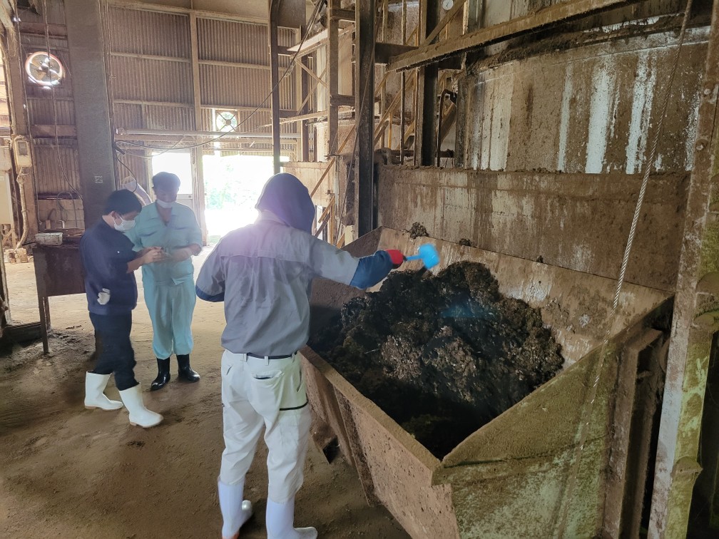 先日広島市の鶏糞処理場にバクチャーアグリを投入させていただきました!
