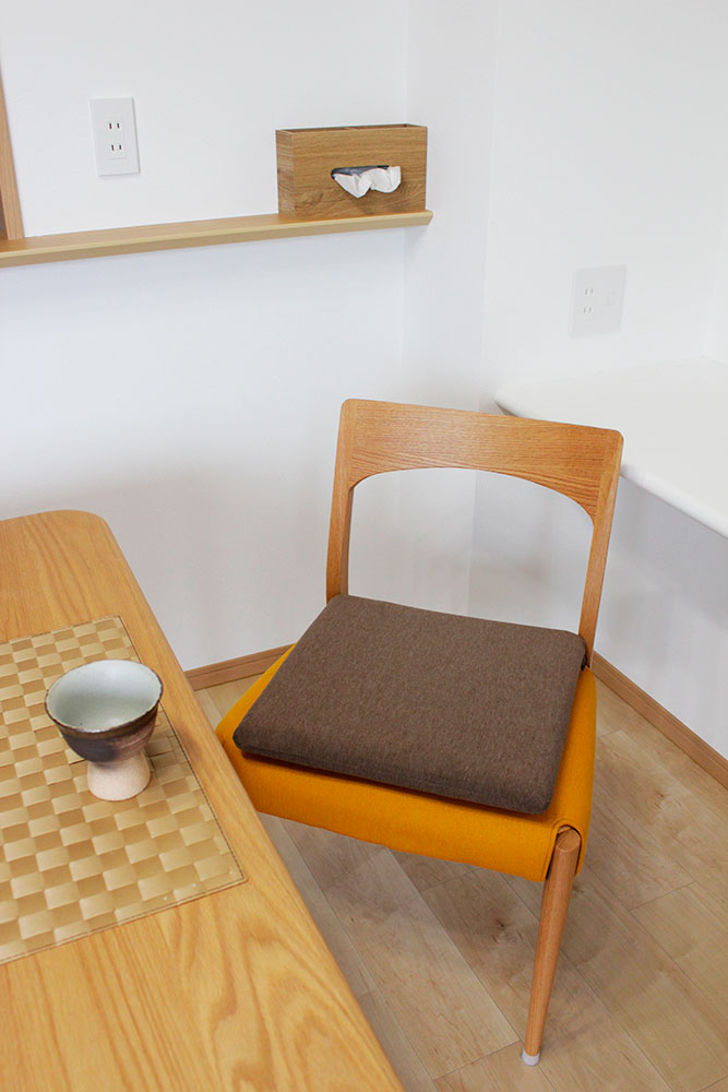 モールド低反発シートクッション ブラウン 関連画像1 | 商品紹介 | マインドフルネスdays 有限会社エール