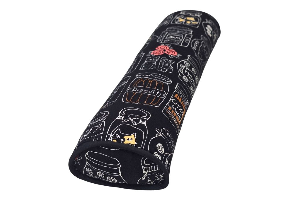 背中リラックスクッション 新柄 キャットボトル・ブラック 新発売 | マインドフルネスdays 有限会社エール
